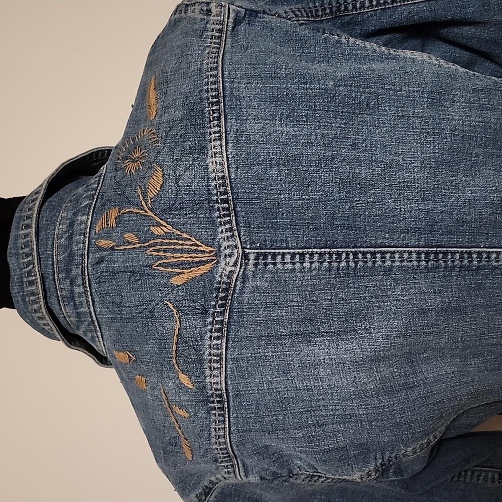 Medium Wash Denim Jacket Women’s M Fitted Jean Jacket Contrast Stitch Detail - Picture 5 of 15